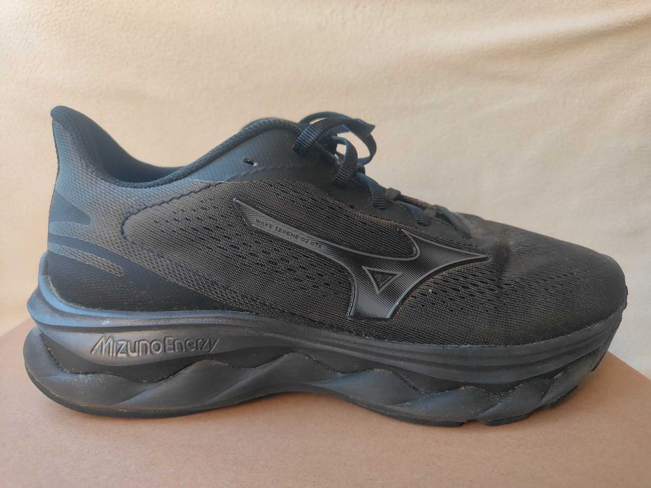 Маратонки NIKE   39 номер /40 номер Mizuno