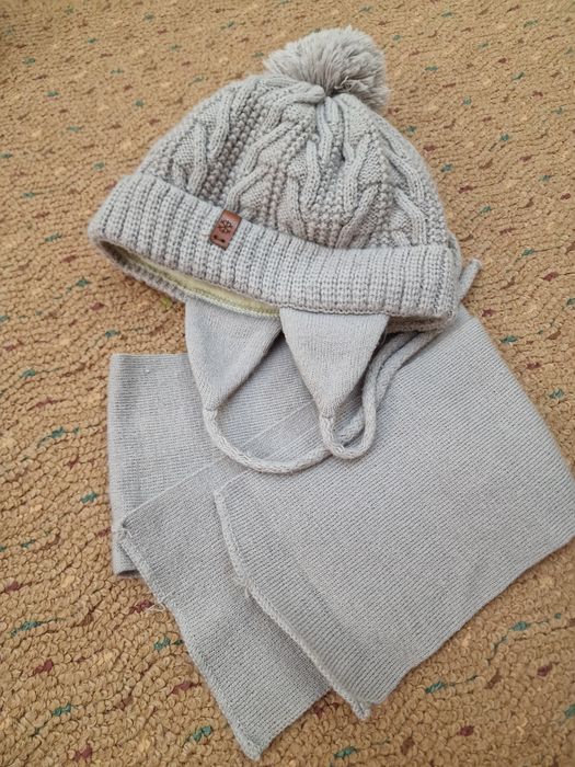 Комбинезон и шапка с шарфом