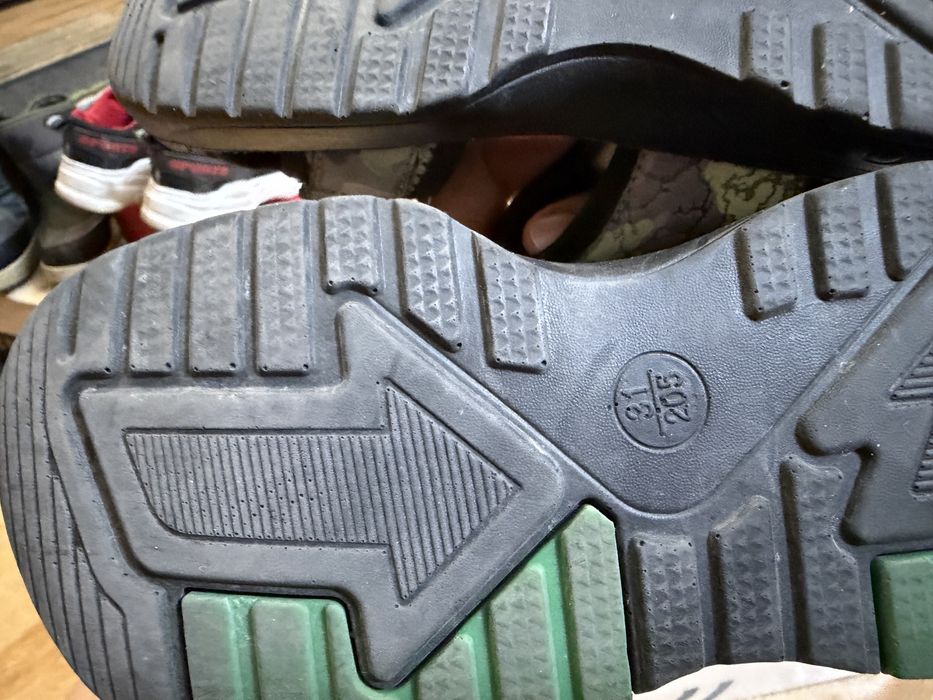 Отдам обувь детскую