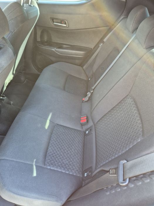 Продавам Toyota CH-R в гаранция
