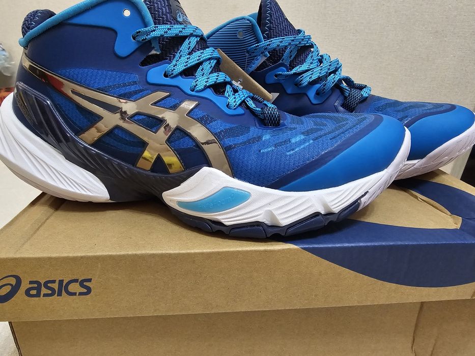 Продам кроссовки