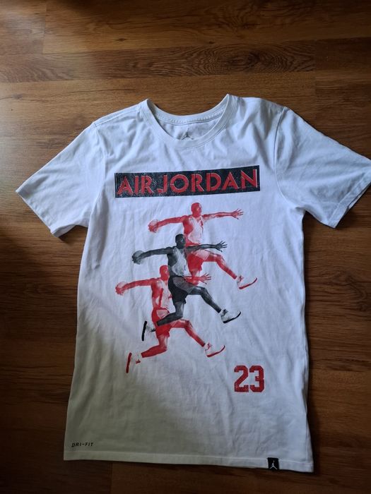 Jordan тениска и  панталонки S размер.