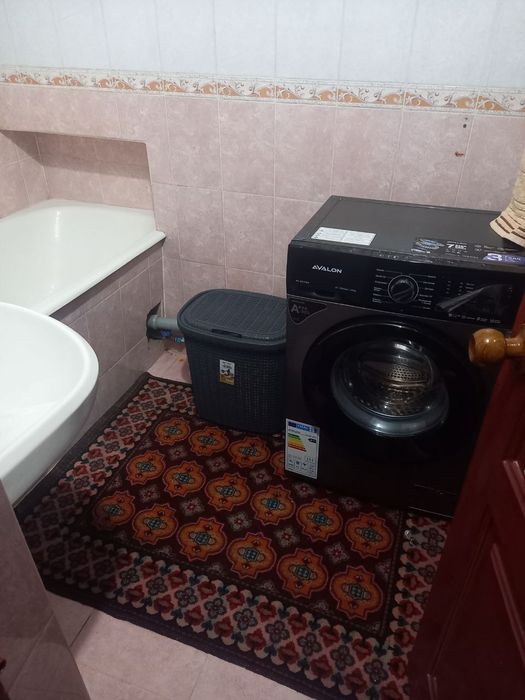 Srochna metro oldidan ijaraga 1 yoki 2 ta qiz,ayol olinadi.