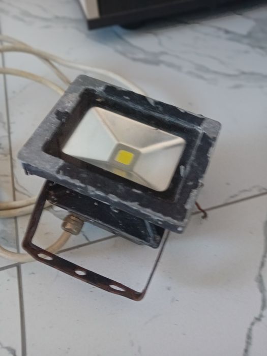 Proiector led. Pret 50 lei fix