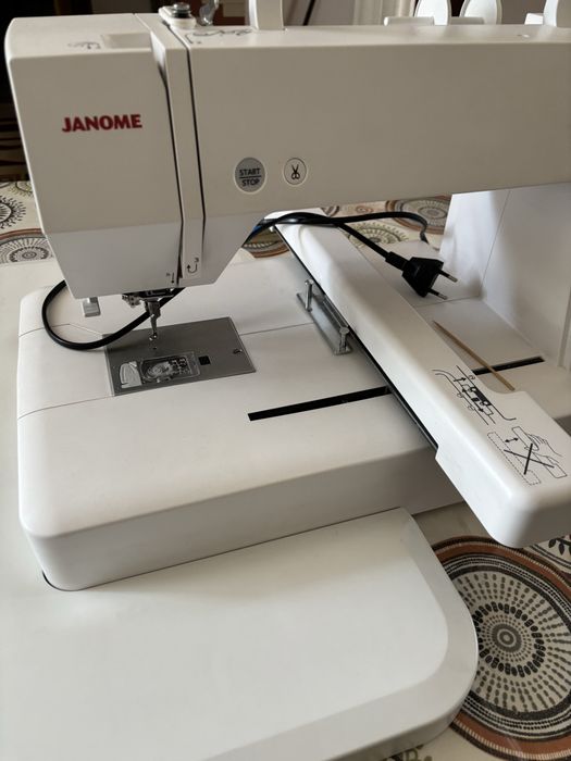 Вышивальная машина Janome Craft 500e
