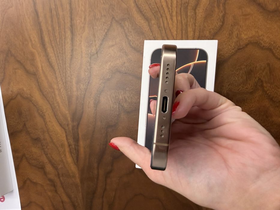 iPhone 16 Pro 256GB Desert Titanium