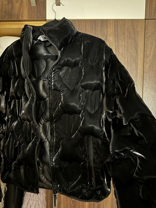 Яке Love Moschino ново