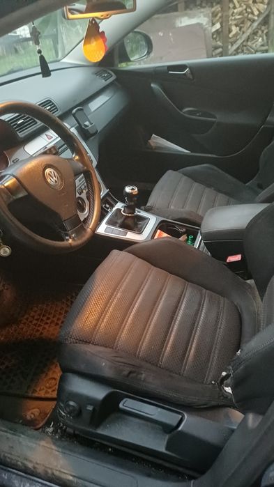Vând Volkswagen Passat "prețul nu e negociabil"