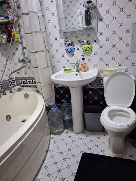 Srochna uy sotiladi 3 xona