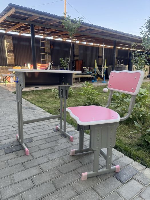 Школьная парта.