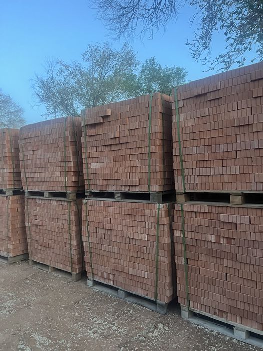 Керамический красный кирпич