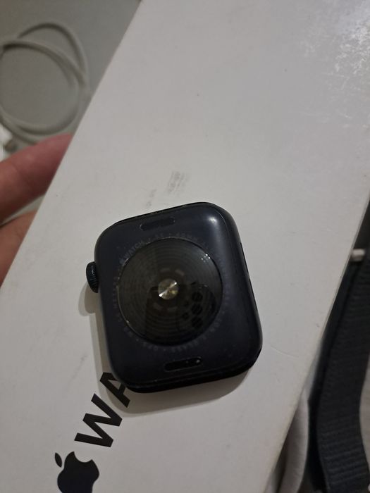 Эпл вотч се 2 ...