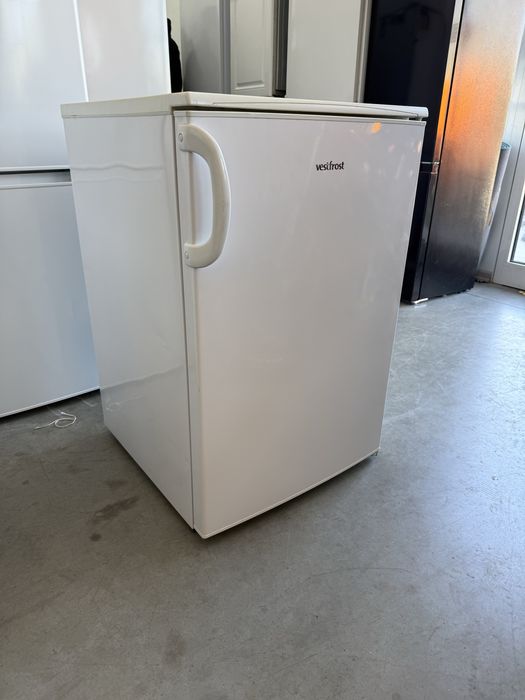 Фризер Vestfrost A+ и Хладилник със камера