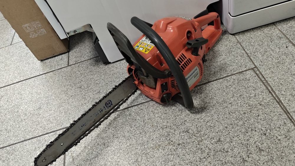 Бензинова резачка Husqvarna 236