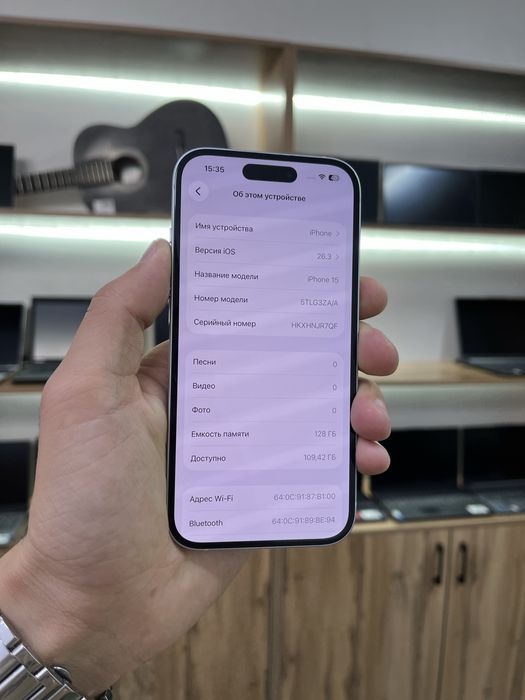 Телефон iPhone 15
