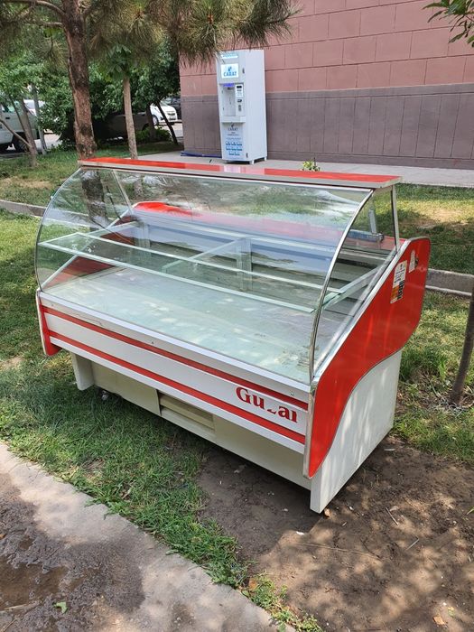 Витрина холодилник