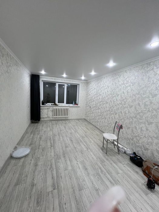 Поклейка обоев,галтелей