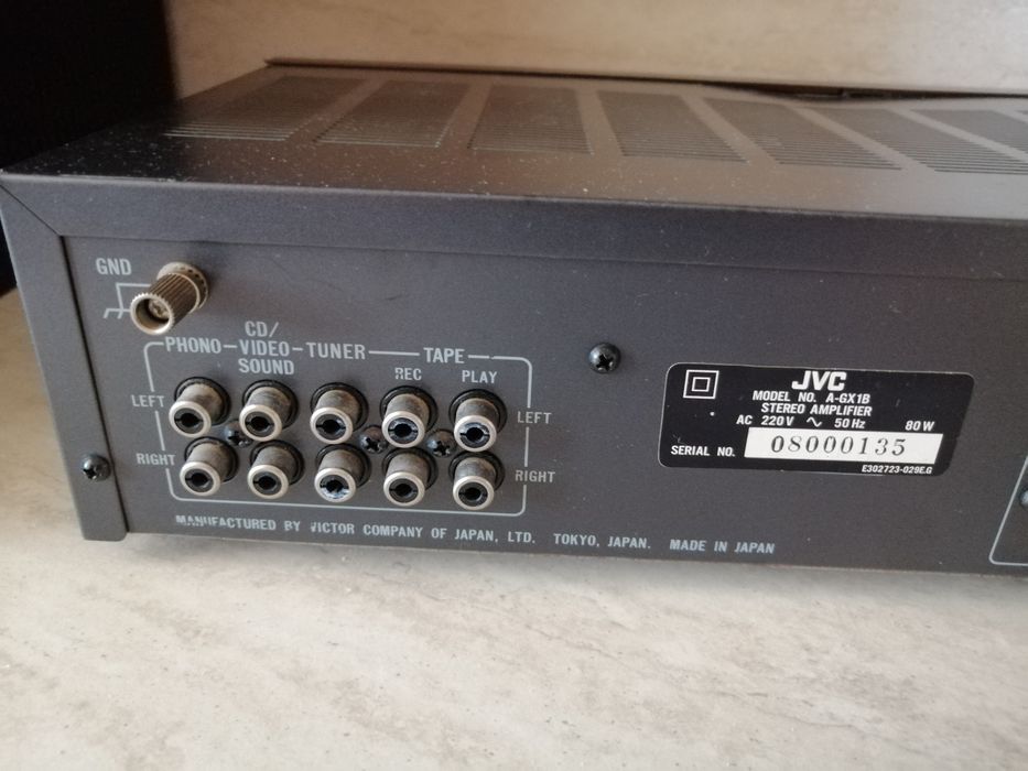 Ретро усилвател JVC