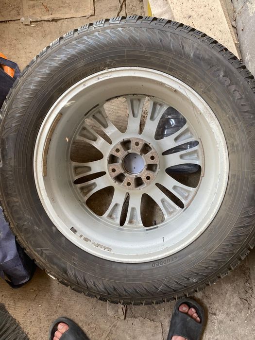 Два диска  с шинами на ниссан патрол