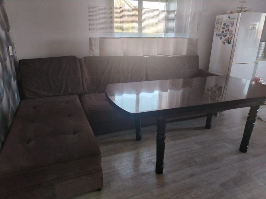 Продам стол, диван