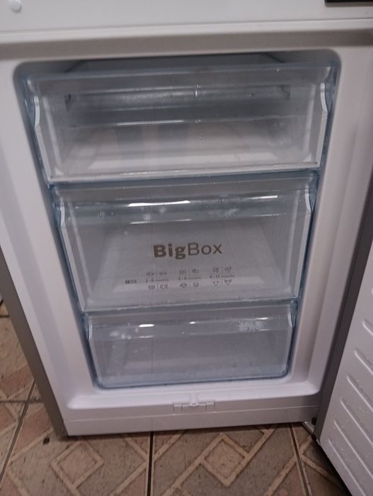 Черен комбиниран хладилник с фризер Бош Bosch с 2 години  ГАРАНЦИЯ!