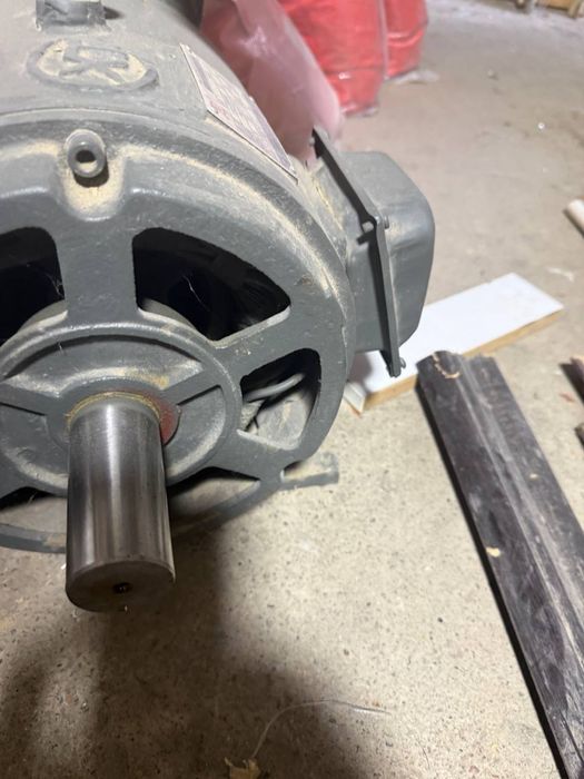 Трёхфазный мотор 380V с вентилятором (новый)