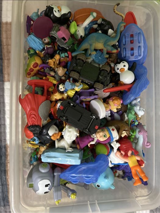 Продам киндер игрушки