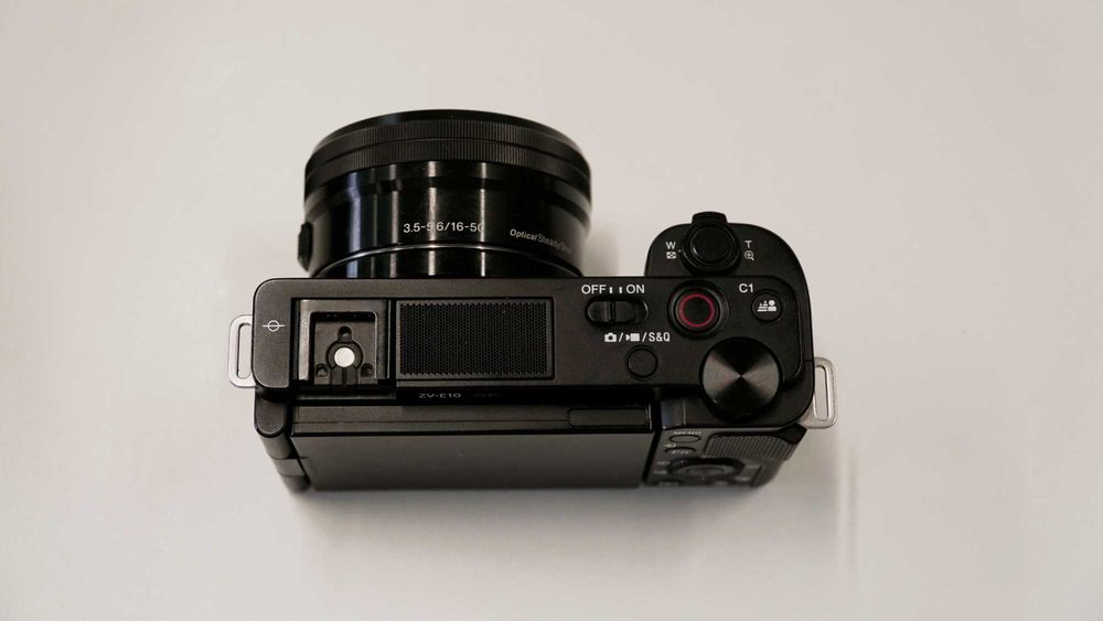 Продам Sony ZV-E10