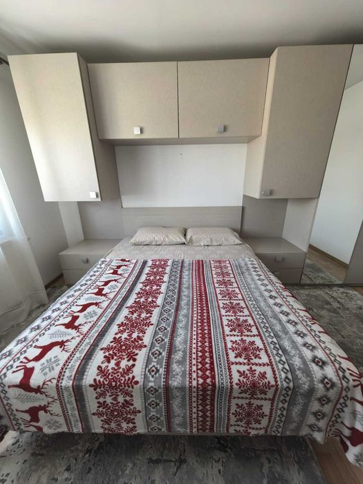 mobila dormitor , executata la comanda, culoare deschisa