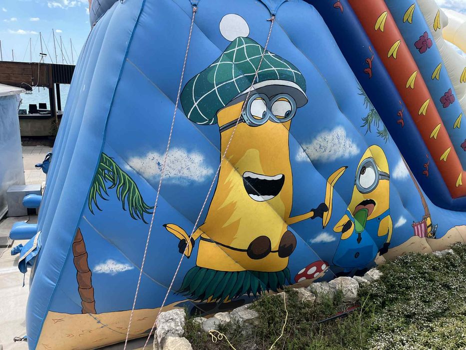 Батут пързалка - Миньони