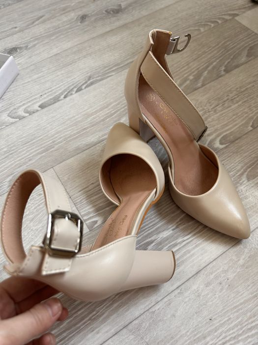 Продается туфли ботильоны новые