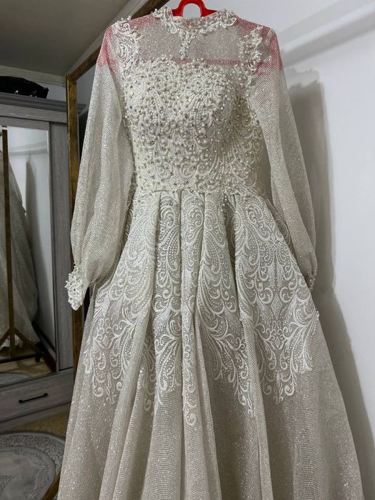 Келин куйлаклар 15 та ахволи яхши кур чикмаган тоза ювиб куйилган