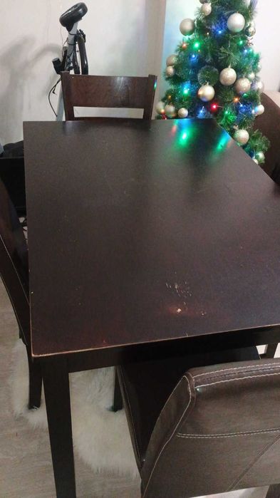 Трапезна маса с четири стола