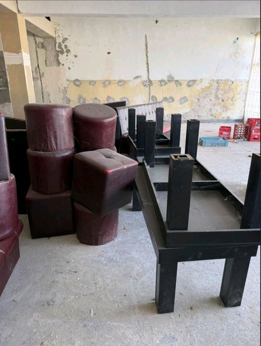 Продавам маси и дивани