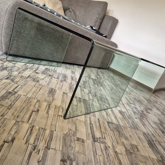 Дизайнерска холна маса изцяло от закалено стъкло