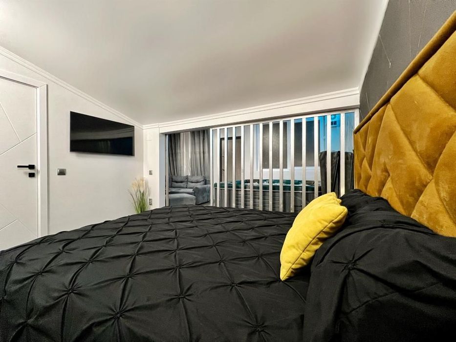 Apartament cu Jacuzzi Xxl Privat -  Pat Super King - Ultra-Central