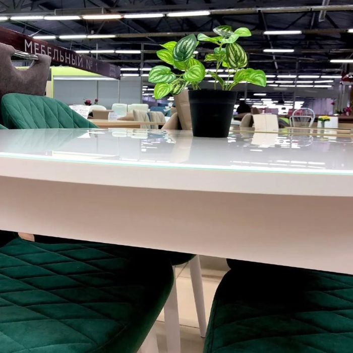 Кухонный стол и стулья