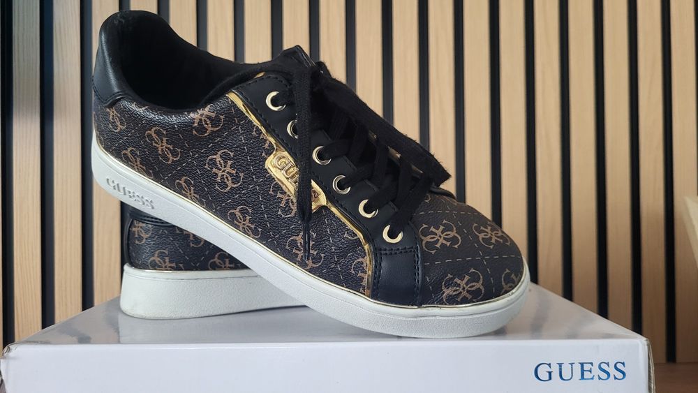 Спортно -елегантни кецове GUESS