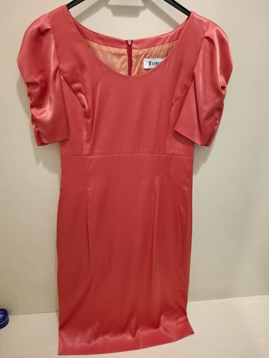 Продавам запазени костюми