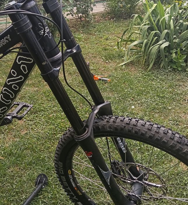 Bicicletă full suspension Kona Stinky - DH / Freeride