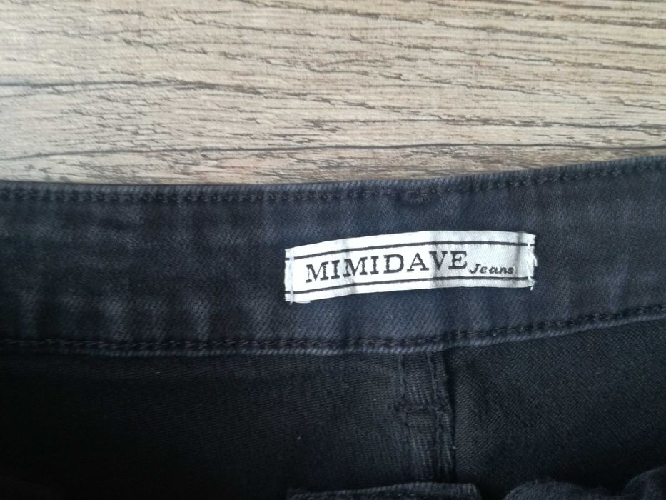 Продавам чисто нови модернистични-черни дънки MIMIDAVE със разкъсани