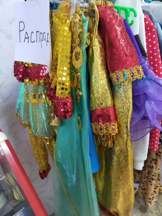 Арзан бағада киімдер бар