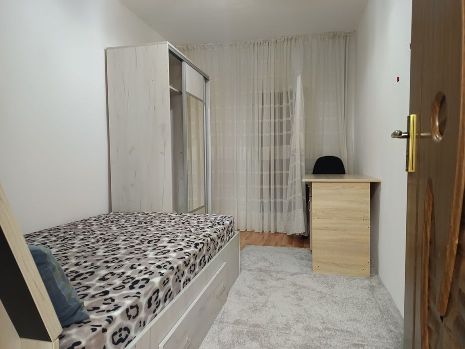 Închiriez apartament cu 3 camere
