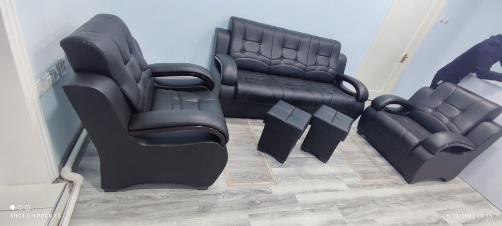 Диван и кресло+2пуфик 40х40 кожа заменитель прочная мебель