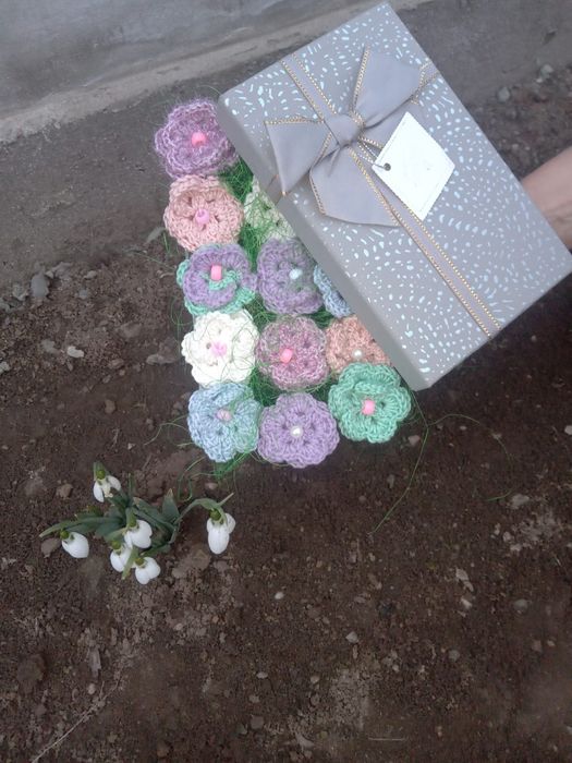 Aranjamente florale croșetate