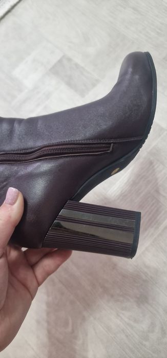 Продам две пары ботинок б/у