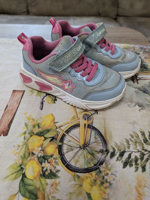 Skechers/Geox/Primigi маратонки и сандали  28 номер