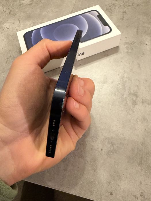 Apple IPhone 12 128GB изключително запазен