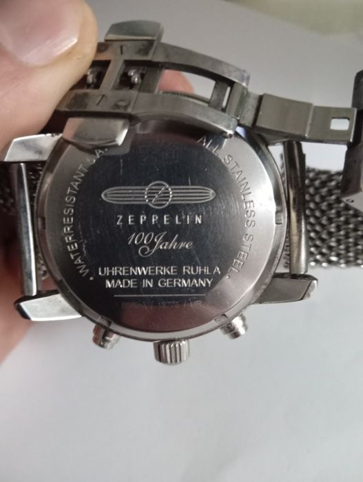 Продам часы zeppelin