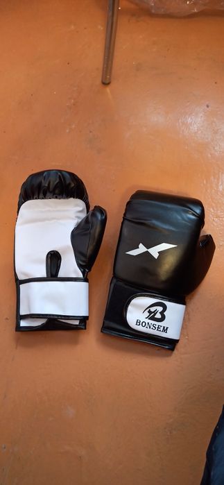 Боксёрские перчатки